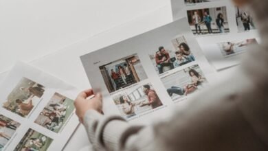 Collage Design Online: Kreative Fotocollagen Einfach Erstellen Einleitung Collage Design ist heute eine der beliebtesten Möglichkeiten, mehrere Fotos kreativ zu kombinieren. In einer digitalen Welt, in der Bilder eine wichtige Rolle spielen, suchen viele Menschen nach einfachen Wegen, ihre Fotos interessanter zu präsentieren. Eine Fotocollage ermöglicht es, mehrere Bilder in einem einzigen Layout zu vereinen und dadurch eine Geschichte oder Erinnerung visuell darzustellen. Dank moderner Online-Tools ist es heute einfacher denn je, eine Collage zu erstellen. Plattformen wie Online Collage Maker bieten Vorlagen, Layouts und Bearbeitungstools, mit denen auch Anfänger schnell beeindruckende Designs erstellen können. Egal ob für Social Media, Marketing oder persönliche Erinnerungen Collage Design bietet eine flexible und kreative Lösung. Was ist Collage Design? Collage Design ist eine kreative Technik im Grafikdesign, bei der mehrere Bilder, Grafiken oder Textelemente zu einem einzigen visuellen Layout kombiniert werden. Diese Methode wird seit vielen Jahren in der Kunst verwendet, hat aber durch digitale Tools eine völlig neue Bedeutung bekommen. In der digitalen Gestaltung werden Fotocollagen häufig für Social-Media-Posts, Marketinggrafiken oder persönliche Projekte genutzt. Eine Collage kann mehrere Momente gleichzeitig darstellen und so eine visuelle Geschichte erzählen. Der große Vorteil dieser Technik liegt darin, dass man viele Bilder in einem einzigen Design präsentieren kann, ohne dass das Ergebnis überladen wirkt. Warum Collage Design immer beliebter wird Die Popularität von Fotocollagen ist in den letzten Jahren stark gestiegen. Ein wichtiger Grund dafür ist die zunehmende Nutzung von Social-Media-Plattformen. Menschen möchten ihre Fotos auf kreative Weise präsentieren, anstatt einfach nur einzelne Bilder zu posten. Eine gut gestaltete Collage kann mehrere Bilder gleichzeitig zeigen und wirkt oft interessanter als ein einzelnes Foto. Besonders auf Plattformen wie Instagram oder Pinterest sind Collagen sehr beliebt. Ein weiterer Vorteil ist, dass Collagen Zeit sparen können. Anstatt mehrere Bilder separat hochzuladen, kann man sie in einer einzigen Grafik kombinieren. Wie funktioniert ein Online Collage Maker? Ein Online Collage Maker ist ein Tool, mit dem man Fotocollagen direkt im Browser erstellen kann. Man muss keine komplizierte Software installieren oder spezielle Designkenntnisse besitzen. Der Prozess ist normalerweise sehr einfach. Zuerst lädt man seine Bilder hoch oder wählt Fotos aus einer Bildbibliothek aus. Danach kann man ein Layout auswählen, in dem die Bilder automatisch angeordnet werden. Viele Tools bieten außerdem zusätzliche Funktionen wie Filter, Hintergrundfarben oder Textelemente. Dadurch kann man seine Collage individuell gestalten und dem Design eine persönliche Note geben. Kreative Möglichkeiten mit Collage Design Collage Design bietet viele kreative Möglichkeiten. Eine Fotocollage kann zum Beispiel mehrere Reisebilder kombinieren und so eine visuelle Erinnerung an einen Urlaub schaffen. Auch für Familienfotos oder besondere Ereignisse wie Geburtstage oder Hochzeiten werden Collagen häufig verwendet. Sie ermöglichen es, viele Momente in einem einzigen Bild darzustellen. Im Marketing werden Collagen ebenfalls häufig eingesetzt. Unternehmen nutzen sie, um mehrere Produkte oder Dienstleistungen in einer einzigen Grafik zu präsentieren. Dadurch können Kunden schneller verstehen, worum es in einer Kampagne geht. Tipps für ein gelungenes Collage Design Ein gutes Collage Design sollte immer klar strukturiert sein. Wenn zu viele Bilder oder Farben verwendet werden, kann das Design schnell unübersichtlich wirken. Es ist daher sinnvoll, ein Layout zu wählen, das genügend Platz zwischen den Bildern lässt. Auch ähnliche Farben oder Bildstile können dazu beitragen, dass die Collage harmonischer wirkt. Ein weiterer wichtiger Punkt ist der Fokus. In vielen Collagen gibt es ein Hauptbild, das im Mittelpunkt steht, während die anderen Bilder das Design ergänzen. Collage Design für Social Media Social Media ist einer der wichtigsten Bereiche, in denen Fotocollagen verwendet werden. Influencer, Unternehmen und Content Creator nutzen Collagen, um mehrere Bilder in einem einzigen Post zu präsentieren. Das ist besonders nützlich, wenn man eine Serie von Bildern zeigen möchte. Zum Beispiel können Reiseblogger mehrere Eindrücke eines Ortes in einer einzigen Collage zusammenfassen. Auch Marken nutzen Collagen, um verschiedene Produkte gleichzeitig zu präsentieren oder eine visuelle Story zu erzählen. Fazit Collage Design ist eine kreative und vielseitige Technik, um mehrere Fotos in einem einzigen Layout zu kombinieren. Dank moderner Online-Tools kann heute jeder eine Fotocollage erstellen, ohne über professionelle Designkenntnisse zu verfügen. Ob für persönliche Erinnerungen, Social-Media-Posts oder Marketingkampagnen – Collagen bieten eine effektive Möglichkeit, Bilder kreativ zu präsentieren. Mit den richtigen Layouts, Farben und Bildern lassen sich schnell beeindruckende Designs erstellen, die sowohl visuell ansprechend als auch informativ sind.