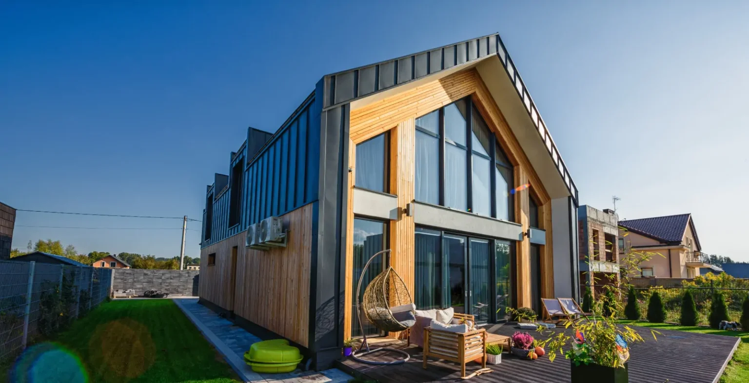 Smarte Fensterlösungen: Warum Klappfenster in modernen Gebäuden überzeugen